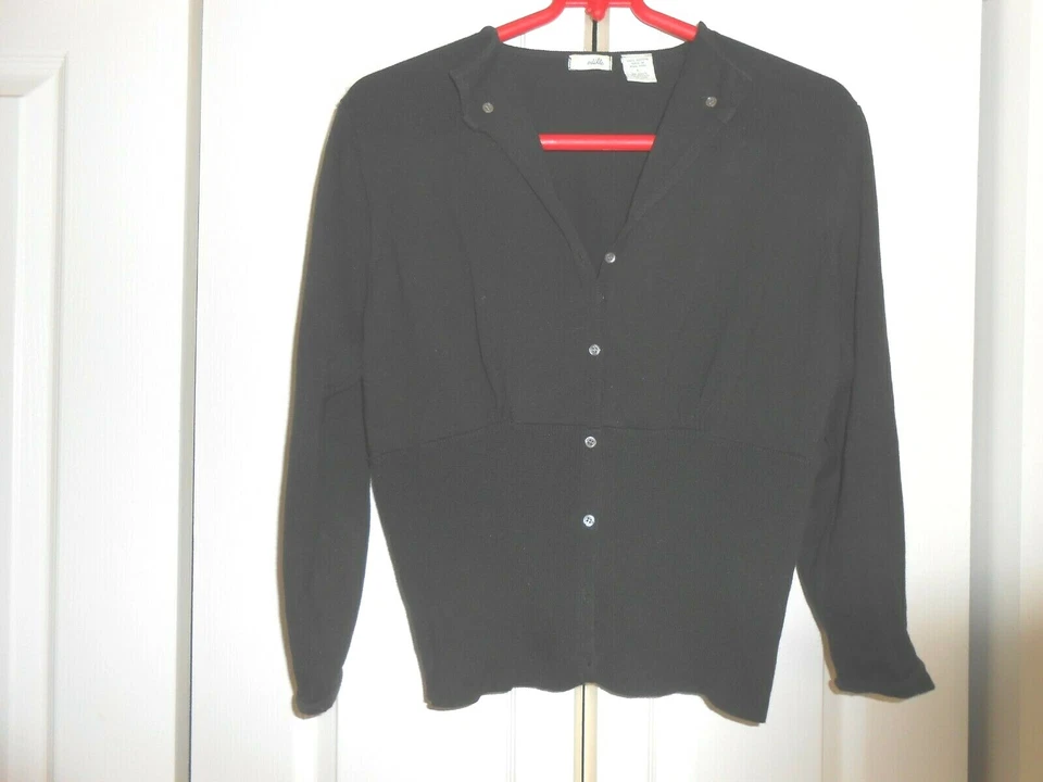 ODILLE---CÁRDIGAN DE ALGODÓN NEGRO CON CUELLO VOLTEADO CON BOTONES--GRANDE Foto 1 de 1