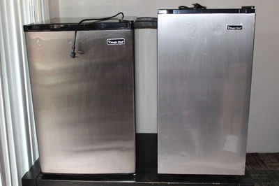 Juego de congelador vertical y refrigerador Magic Chef - Nevera sin usar - Fuera de caja Foto 1 de 4