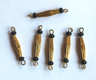 DE COLECCIÓN 6 CUENTAS CONECTOR LARGAS FINAS DE VIDRIO LATÓN ACANALADO • 25mm • ROJO NEGRO BLANCO  Foto 1 de 3