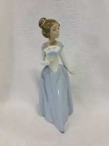 Nao By Lladro Figurine - Girl With Fan - A/F - Picture 1 of 16