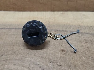 STIHL OEM NOS OIL CAP W/ RETAINER FOR 045 056 1115-640-3600 - Bild 1 von 3