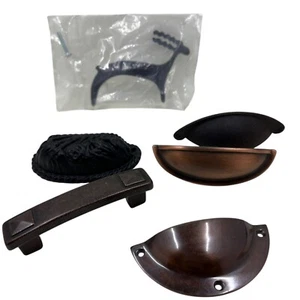 Lote Mixto de 6 Tiradores de Cajón y Manijas de Gabinete Muestras Varias Formas y Acabados - Imagen 1 de 12