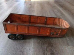 VINTAGE STRUCTO GRAIN CO. ORANGE PRESSED STEEL TRAILER 16 INCH LONG - Picture 1 of 4