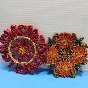 Vintage LOT (2) Straw TRIVETS Hot Pads Wall Decor BOHO FLORAL Hippy Vibe - Picture 1 of 5