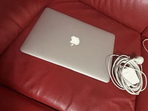 MacBook Air (13”, Anfang 2015) - Bild 1 von 11