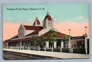 BISMARCK ND BAHNHOF BAHNHOF ZUGBETRIEBSWERK ANTIKE POSTKARTE  - Bild 1 von 2