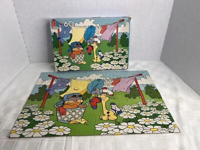 MB Garfield & Odie 16x11 en escena de lavandería usado completo 60 piezas rompecabezas Jim Davis  Foto 1 de 4