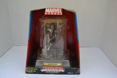 蜘蛛侠钛系列压铸带展示盒 4 英寸高人偶 — 第 1/4 张图片