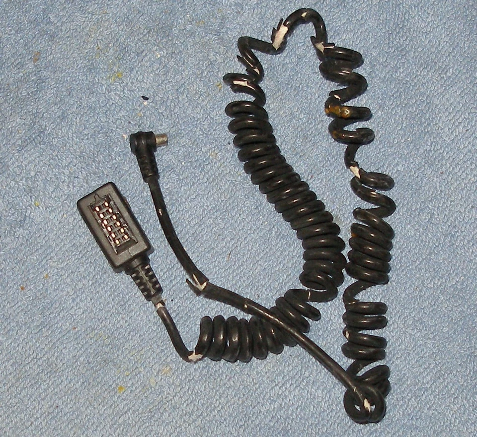 1 damaged Metz coiled pc sync cord  for 60 ct-1,60 CT2,45 series mecablitz flash - Image 1 of 1