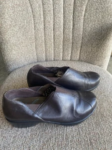 Damenschuhe Dansko braun Leder Größe 10,5 (41) Arden Slipper Clogs gebraucht, in einwandfreiem Zustand - Bild 1 von 8