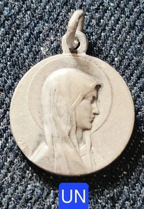 Dépt 65 Lourdes - Belle Médaille Argentée 16 mm - La Vierge Par OBC Années 1930 - Picture 1 of 2