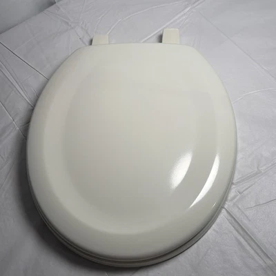 Asiento de inodoro redondo de madera de piedra Kohler en galleta K-4648-96 Foto 1 de 4