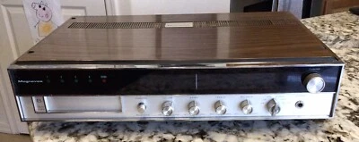 老式 Magnavox 8 轨道播放器调幅/调频收音机型号 1V9053 木质饰面和镀铬 — 第 1/4 张图片