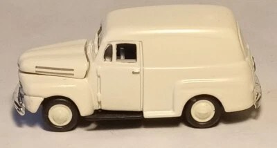 Camión con panel de entrega Ford F-1 1948 CMW Mini Metals #30141A blanco crema sin usar HO Foto 1 de 3