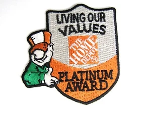 Parche de premio de platino The Home Depot Employee Living Our Values  - Imagen 1 de 6