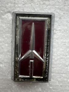 1981-85 OLDSMOBILE DELTA 88 / ROYALE TRUNK LOCK FLIPPER EMBLEM OEM GM 20177730 - Picture 1 of 13