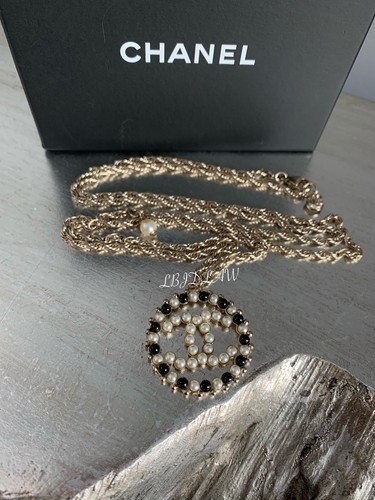 CHANEL "Collana Ciondolo Perla Lunga 18 P Nero Bianco CC Oro Choker Nuova con etichette 11"" 17"""