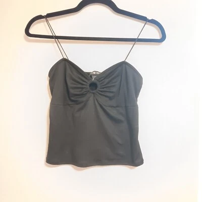 Camiseta sin mangas recortada correa espagueti negra Foto 1 de 4