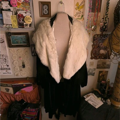 Abrigo de ópera de terciopelo de piel de zorro real vintage para mujer grande negro crema antiguo Foto 1 de 4