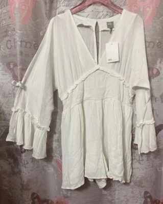 Mono corto boho informal blanco con cuello en V profundo de 4 mangas campana ASOS para mujer Foto 1 de 4