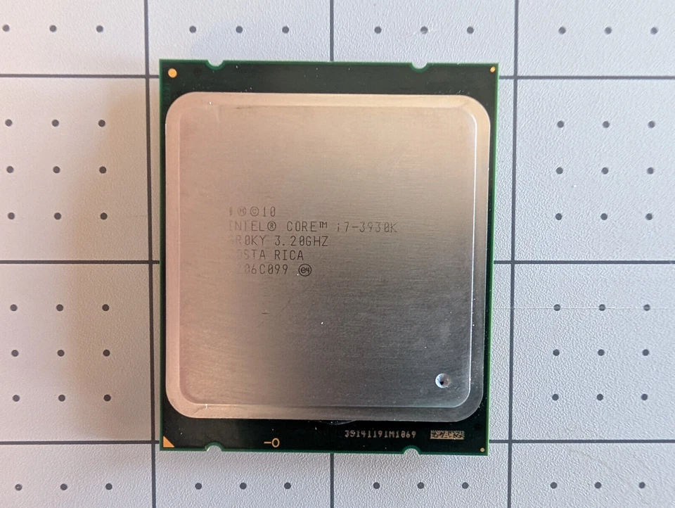 Procesador Intel Core i7-3930K 3,2 GHz seis núcleos (CM8061901100802) Foto 1 de 2