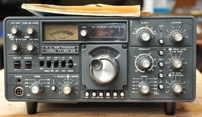 Transceptor de radio HAM Yaesu FT-901DM - sin probar; sin enchufe - Imagen 1 de 4