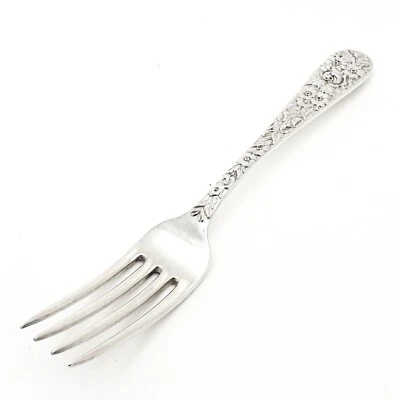 Antiguo tenedor de almuerzo juvenil Kirk Son Repousse de plata de ley con monograma 54 gr Foto 1 de 4