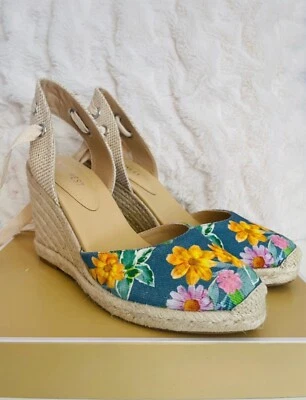 Alpargata redondeada Nine West multi floral con tacón de cuña talla 8 Foto 1 de 4