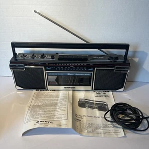Vintage Sanyo M7020 AM/FM Stereo Radio Cassette Recorder Ghettoblaster siehe getestet lesen - Bild 1 von 8