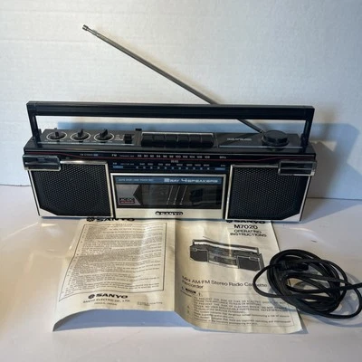 Gravador cassete rádio estéreo vintage Sanyo M7020 AM/FM Boombox veja leitura testada - Imagem 1 de 4