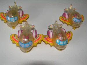 KLEINES VINTAGE 2 ZOLL SPIELZEUGFLUGZEUG, DAS INTERN FUNKT, WENN ES GESCHOBEN WIRD - Bild 1 von 1