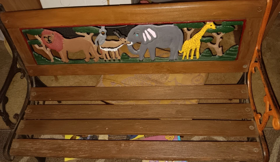 banco infantil antiguo con animales de zoológico muy raro Foto 1 de 1