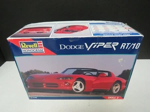 REVELL MONOGRAM - DODGE VIPER RT/10 MODEL KIT - SKILL 2 - Foto 1 di 6