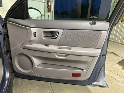 Panel de moldura de puerta delantera TAURUS 2000 230510 Foto 1 de 4