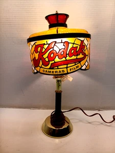 "CÁMARAS Y PELÍCULA KKODAK" LÁMPARA IMITACIÓN VIDRIO RESINA PANTALLA ESTILO TIFFANY 17" - Imagen 1 de 6