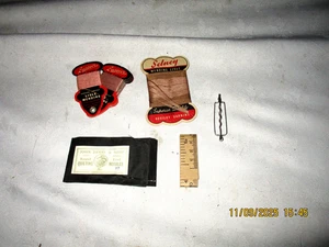 A Vintage Lot of 5 Sewing Box Accessories, Threads, Tape, & Quilting Needles etc - Bild 1 von 4