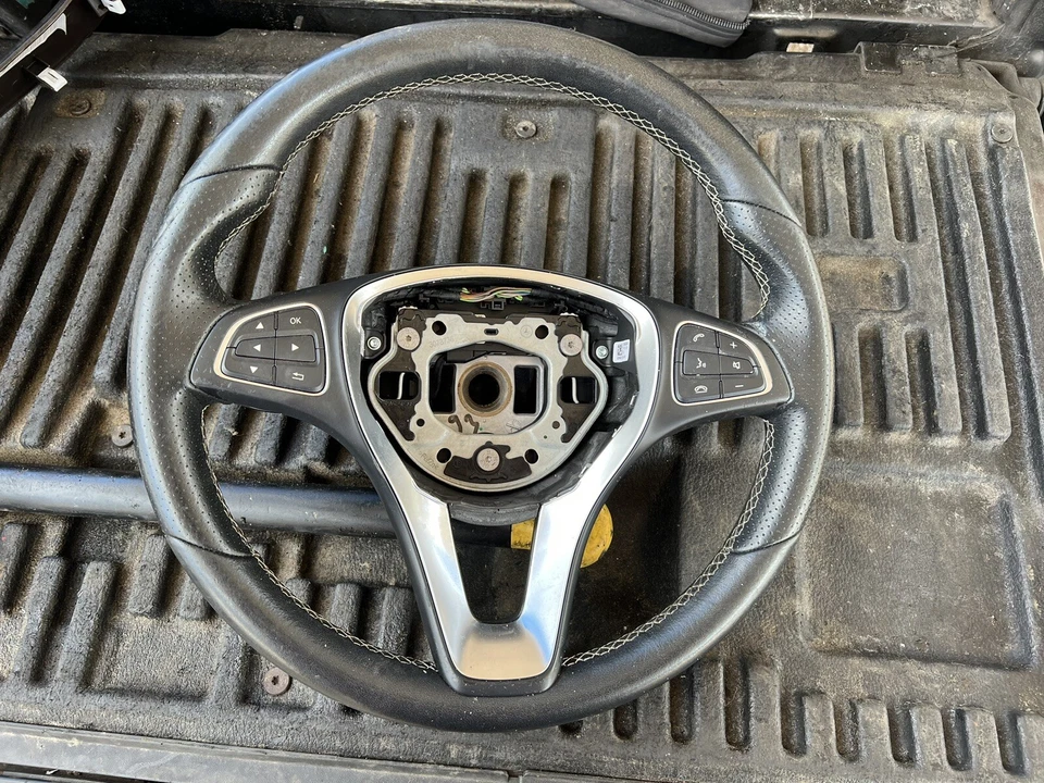 Volante Mercedes Benz GLC300 2020 00046028039E38 Foto 1 de 3