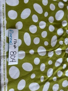Dr Seuss Fabric Cat In The Hat Flannel Green Dots Robert Kaufman Quilt - Picture 1 of 1