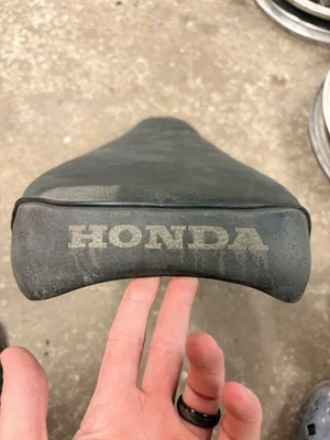 Sillín de asiento Honda MT125 1974-76 Elsinore 1975 Foto 1 de 4
