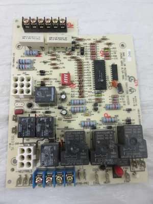 RHEEM 62-24084-02 RUUD WEATHER KING MODEL 1012-920A FURNACE CONTROL BOARD - Image 1 of 4