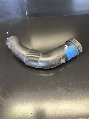 2011 2012 2013 2014 VOLKSWAGEN TOUAREG TDI AIR INTAKE TUBE PIPE 7P6129627B - Image 1 of 4
