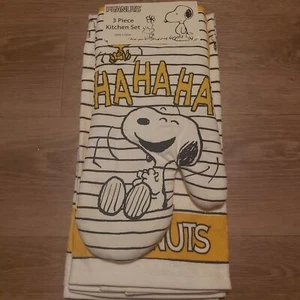 Peanuts 3- Piece Kitchen Set With Snoopy & Woodstock, 2 Towels and Oven Mitt NEW - Picture 1 of 7