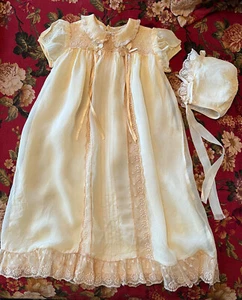 Vtg Baby Tea Stained Pale Yellow Christening Gown & Cap Bows & Lace Embroidery - Picture 1 of 13
