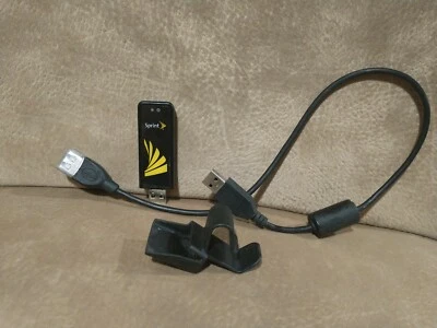 Módem de banda ancha móvil Sprint Sierra inalámbrico USB 598U con cable USB y soporte Foto 1 de 4