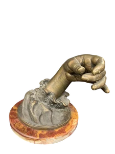 Rara e inusuale Scultura in bronzo mano su base in marmo - Foto 1 di 8