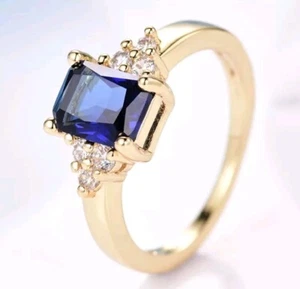 9ct Gold on silver ring With Sapphire size N - Picture 1 of 3