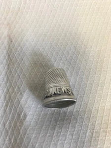Vintage Advertising  Thimble NEWS OF THE WORLD - Picture 1 of 3