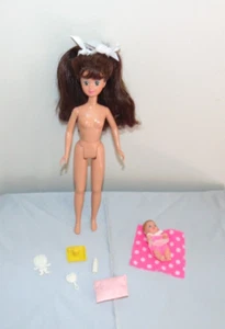 Muñecas Courtney Baby Krissy y Babysitter con accesorios Mattel 1987 - Imagen 1 de 5