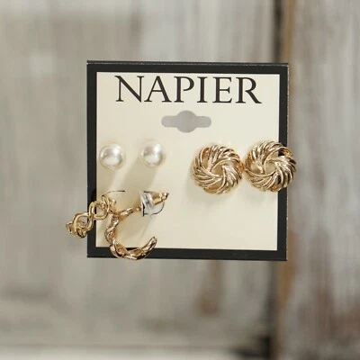 NAPIER набор из 3 пары искусственного жемчуга, золотой тон половина обруча и круглый вихрь серьги-гвоздики - Изображение 1 из 4