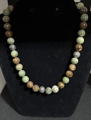Collar de cuentas de plata de ley y ópalo verde natural Foto 1 de 2